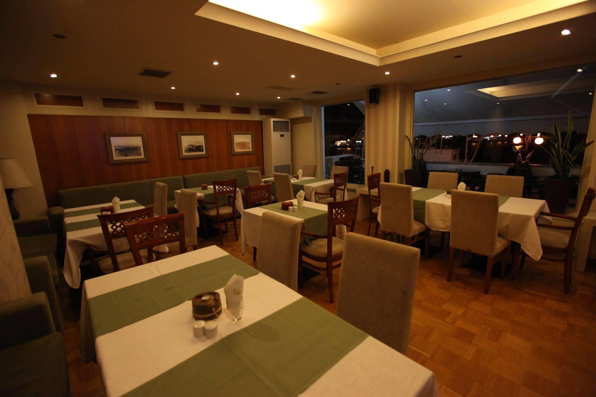 Lesvion Hotel Mytilene ร้านอาหาร รูปภาพ